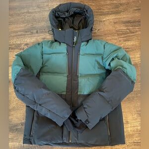 Aztech Mountain SZ medium Men's Green and Black Puffer Jacket, great condition